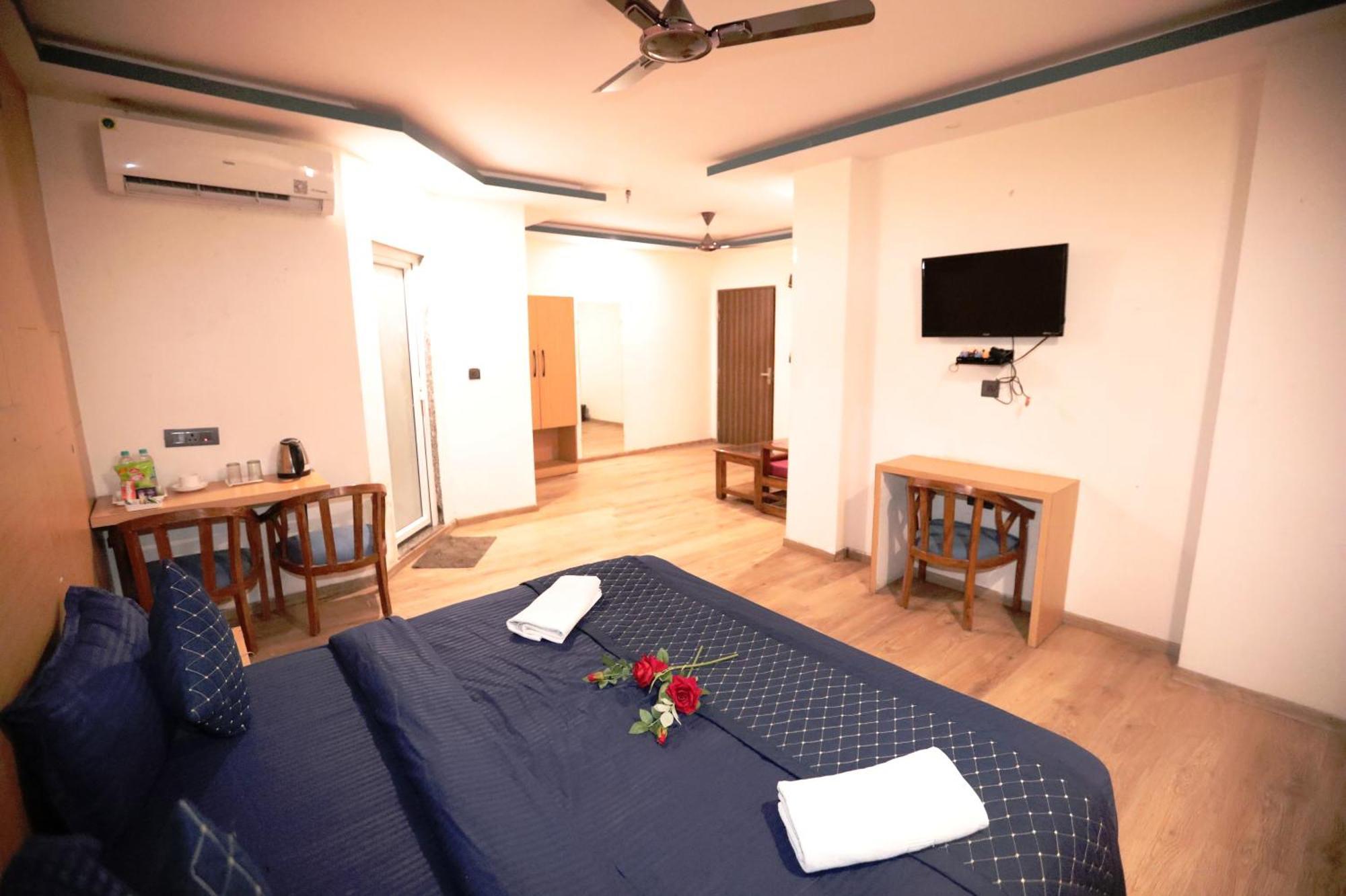 Hotel Noida Grand Sec 58 外观 照片