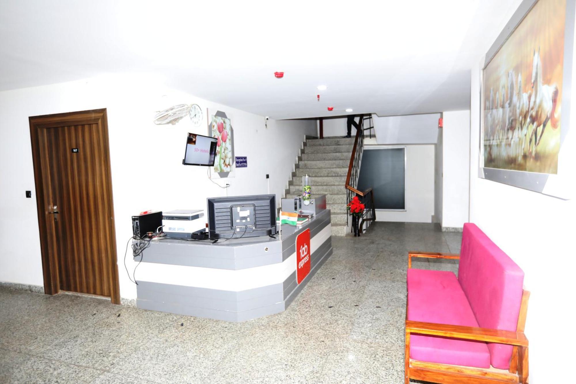Hotel Noida Grand Sec 58 外观 照片